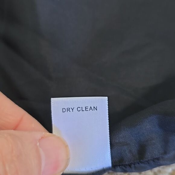 Banana Republic Black and Taupe Laced Print Silk Skirt - Size 6P - Picture 14 of 14